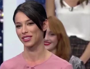 Νέος έρωτας για την Ειρήνη Στεριανού: Τα «καυτά» φιλιά με τον καινούριο της σύντροφο στα μπουζούκια (φωτο)